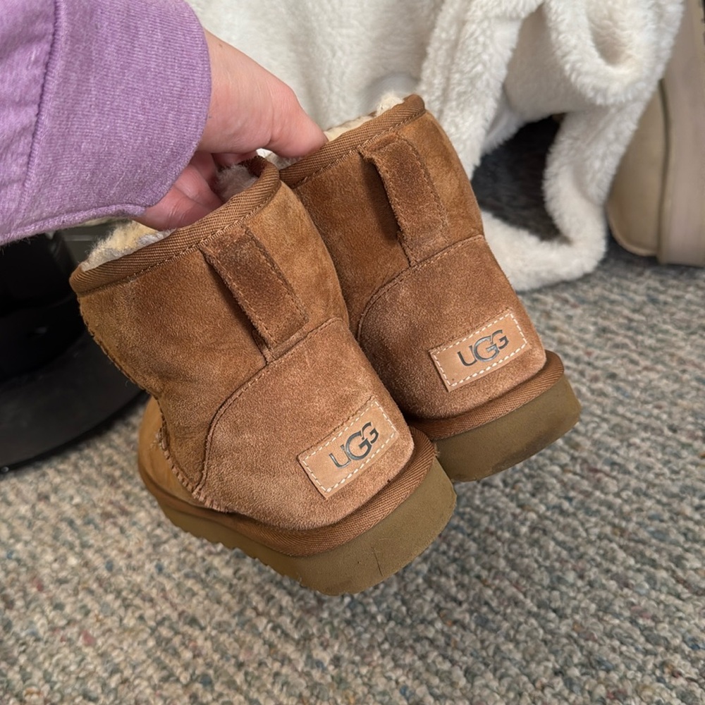Women’s ugg boots size 7